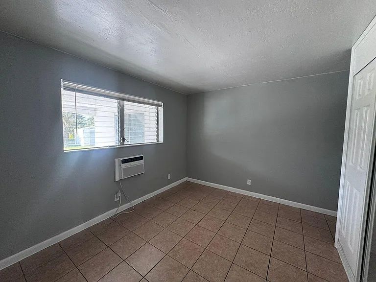 1251 W River Dr #3 — Photo 9