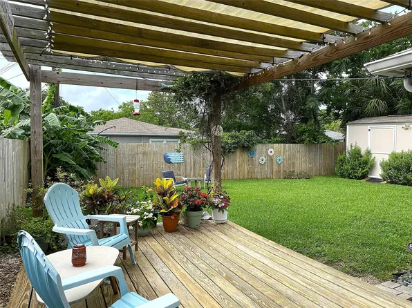 126 Dolphin Ave, Galveston, TX 77550