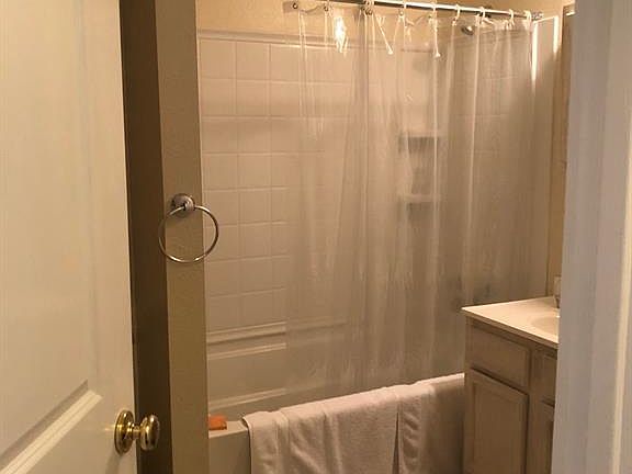 5th image of 1120 Lilac St