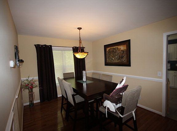 2nd image of 953 Emily Ln