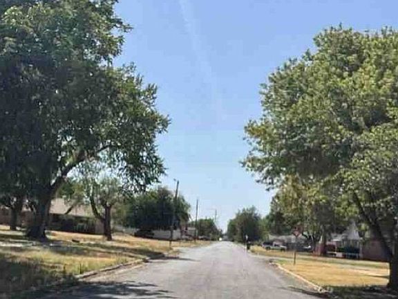 Exterior Neighborhood (street photo)