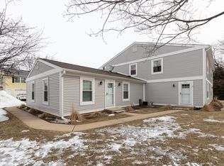 357 Mallard Ct #357, Vernon Hills, IL 60061