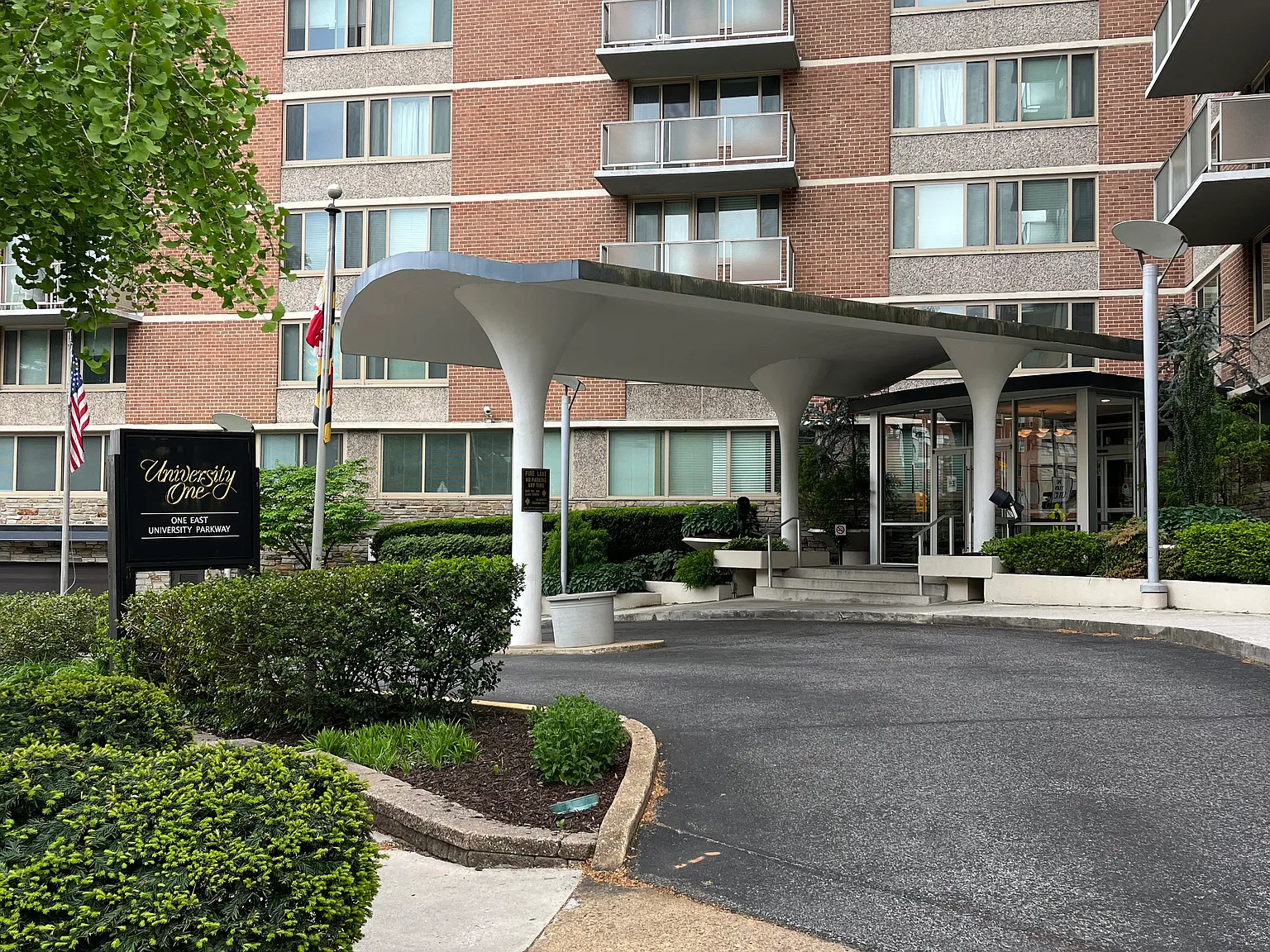 2 bed, 916 sqft, $2,300 — Photo 1