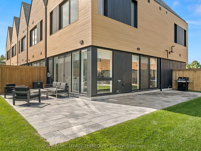 35 Rockmount Cres — Photo 30