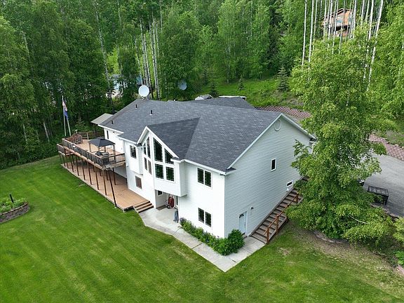 3rd image of 682 Lancaster Dr