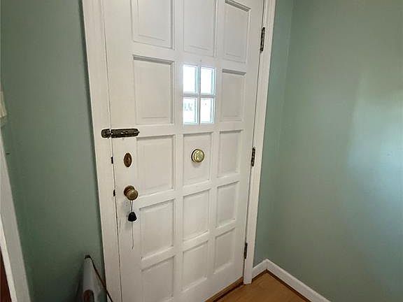5th image of 28 Eau Claire Dr