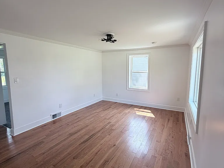 2760 Niagara Rd — Photo 12