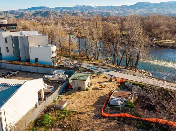 382 E Palapa Ln, Garden City, ID 83714