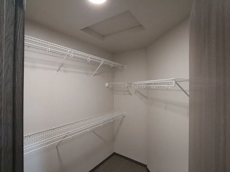 Modern design 3 bed, 2.5 bath duplex available 6/10 Cheney — Photo 7
