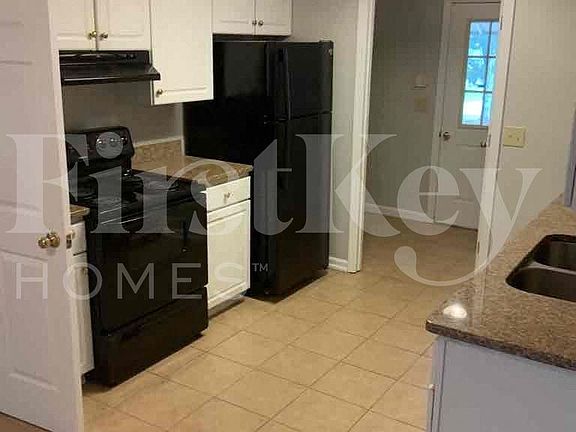 3rd image of 1675 Pilgrim Way