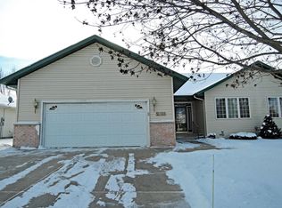 1325 Edinburgh Pl NE, Owatonna, MN 55060