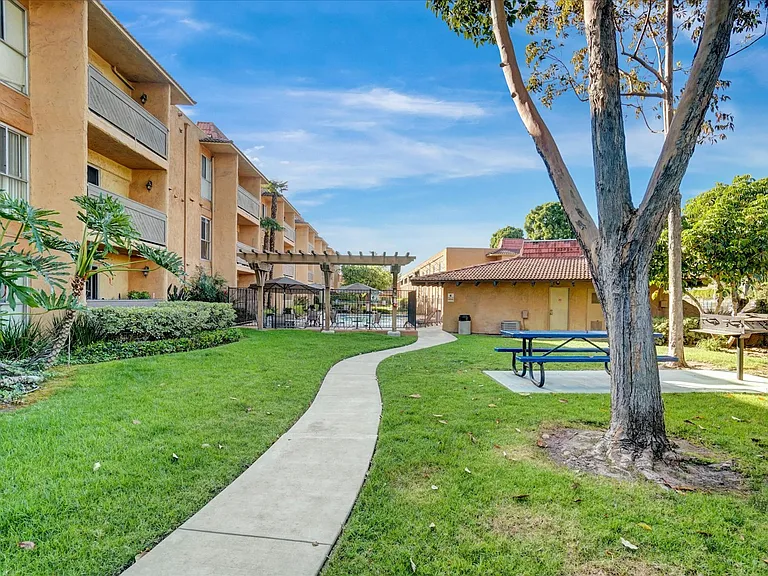 6955 Alvarado Rd — Photo 30