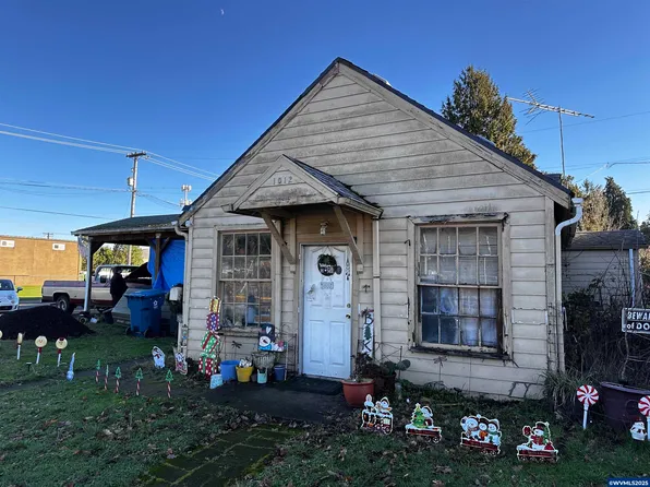 1012 8th St NW, Salem, OR 97304