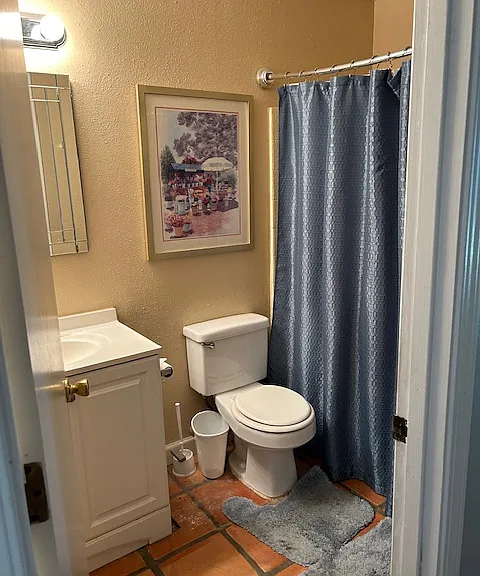 3rd bathroom in hallway by bedrooms