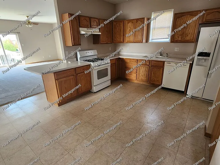 10704 Pike St — Photo 5