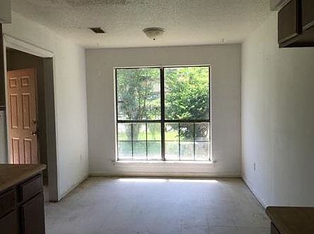 3rd image of 5708 Suffolk Dr