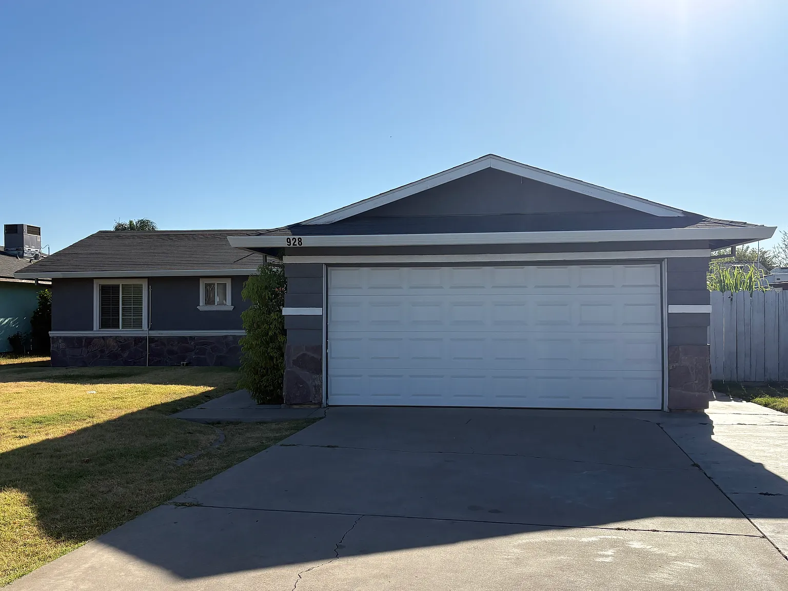 3 bed, 1121 sqft, $2,300 — Photo 2