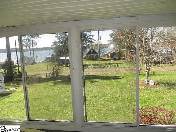 2nd image of 32 Hall St