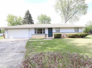 916 Crystal Ct, Machesney Park, IL 61115