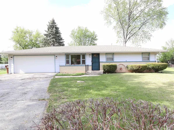 916 Crystal Ct, Machesney Park, IL 61115