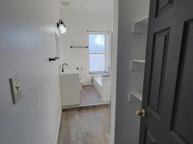 139 N Pine St — Photo 12