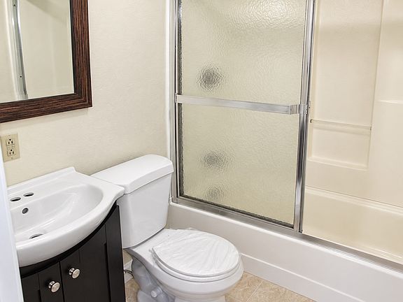 4th image of 393 Washington St APT 2