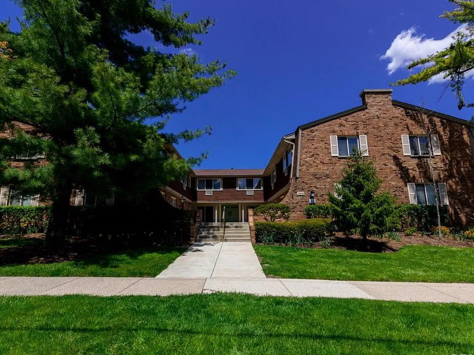 206 W Maple Ave #LL4
