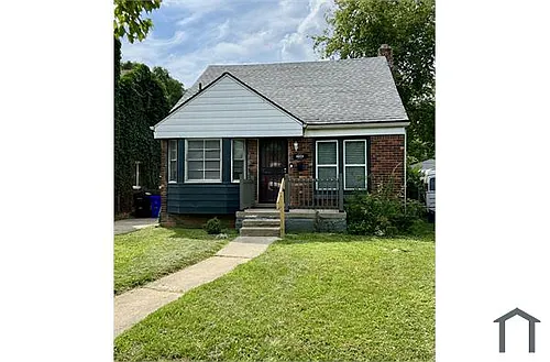 20313 Schoenherr St Photo 1