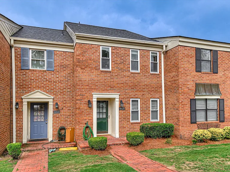 407 Folkstone Cir — Photo 1