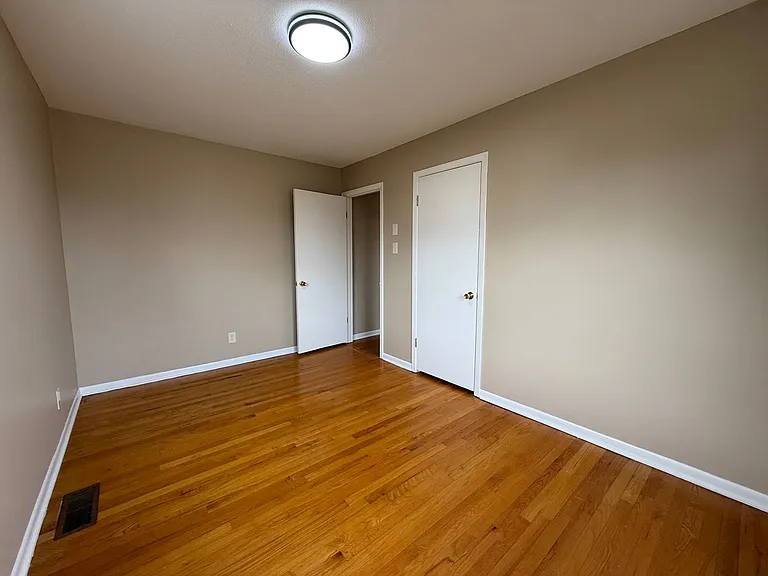 220 Brampton Rd — Photo 19