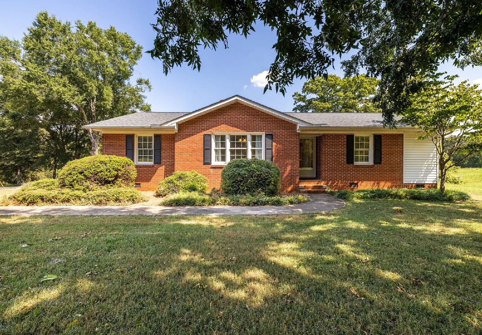 4 bed, 3.5 bath, 1800 sqft, $2,550 — Photo 1
