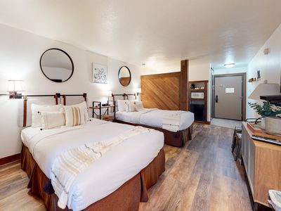 2000 N Village Dr APT 202, Truckee, CA, 96161