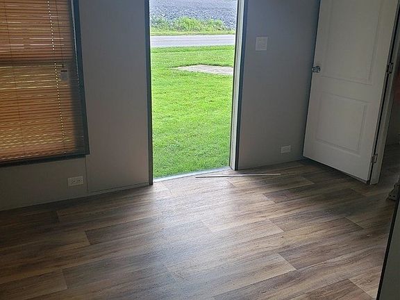 2nd image of 200 Paradise Dr