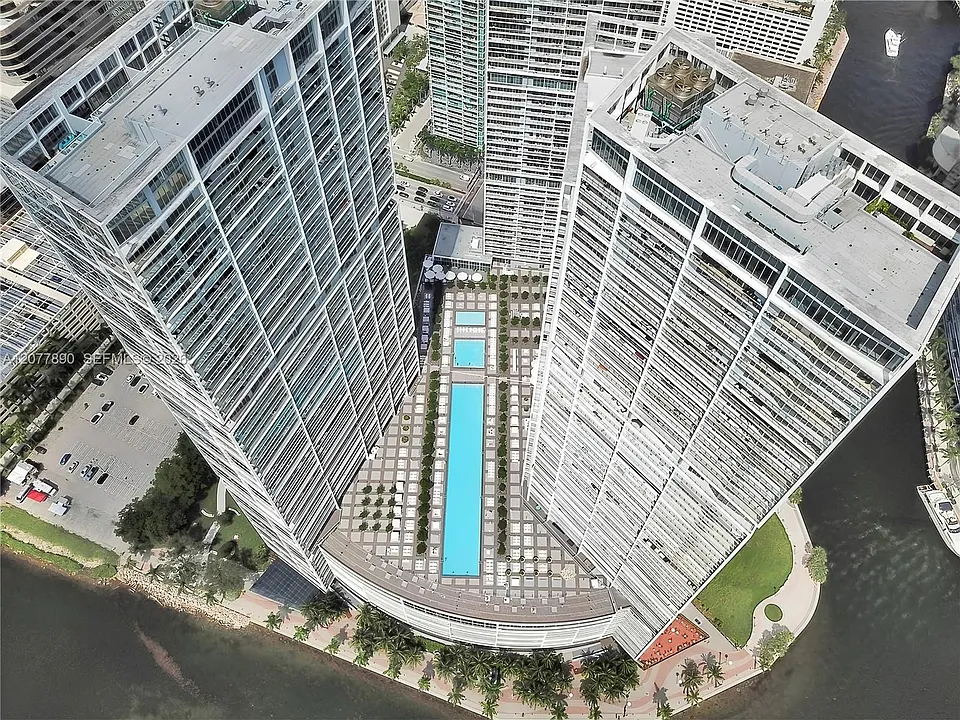 495 Brickell Ave #2707