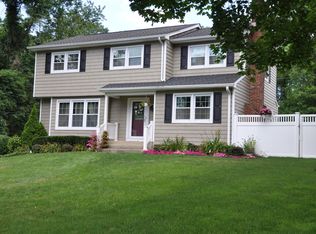 9 Detmer Rd, East Setauket, NY 11733