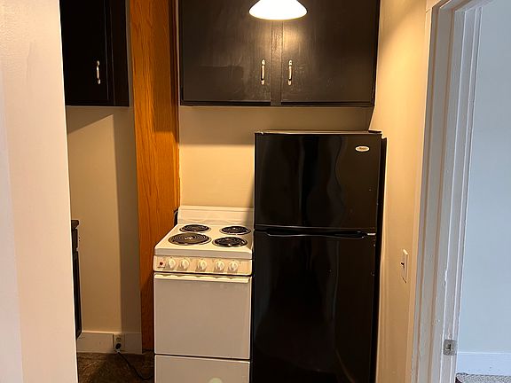 4th image of 10 Railroad St #4