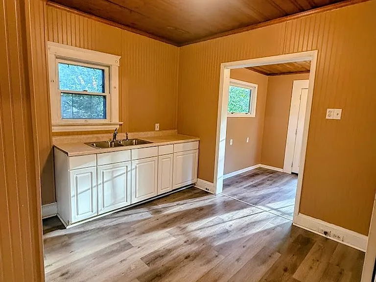 638 Merton Ave — Photo 7