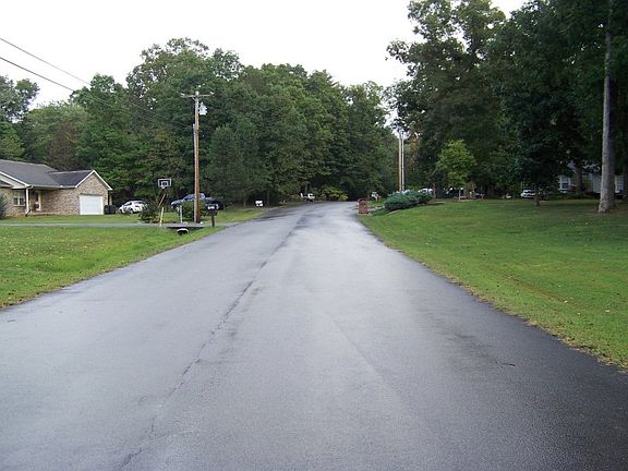 4th image of 3923 Glen Oaks Dr