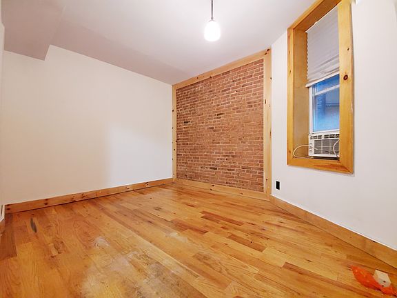 5th image of 645 Willoughby Ave APT 2