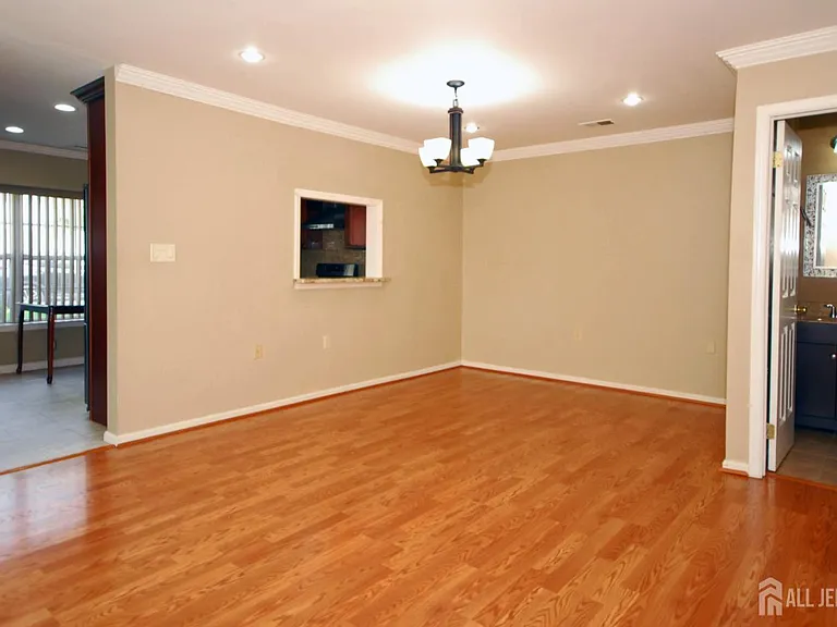 96 Brewster Cir — Photo 6