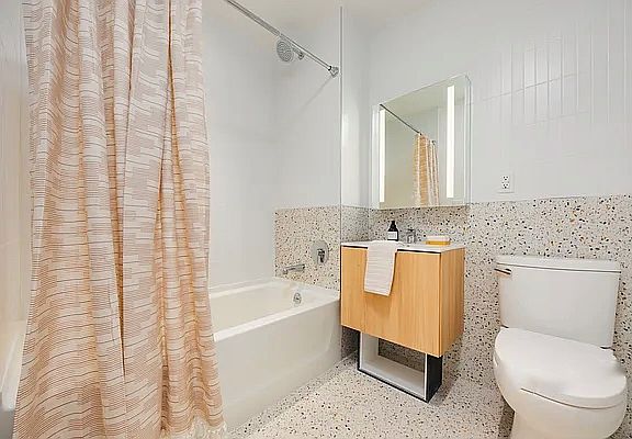 5th image of 378 Weirfield St #504