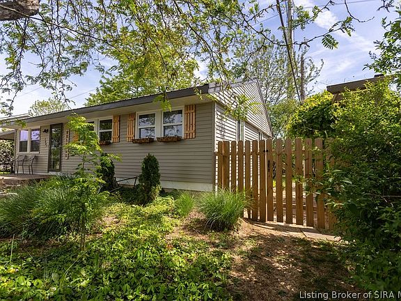 2nd image of 1441 Longfellow Drive
