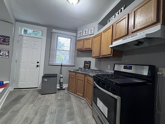 5th image of 2705 N Howard St #202