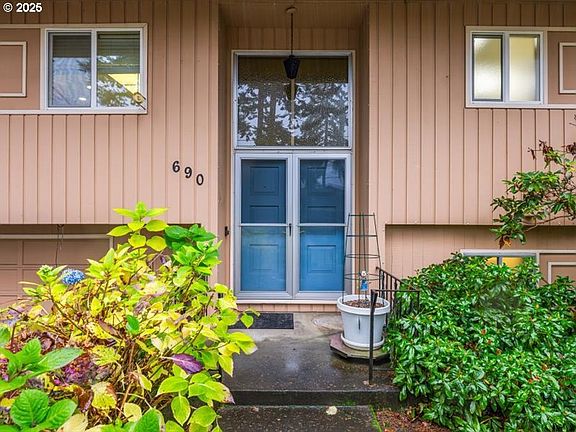 4th image of 690 Marylhurst Dr