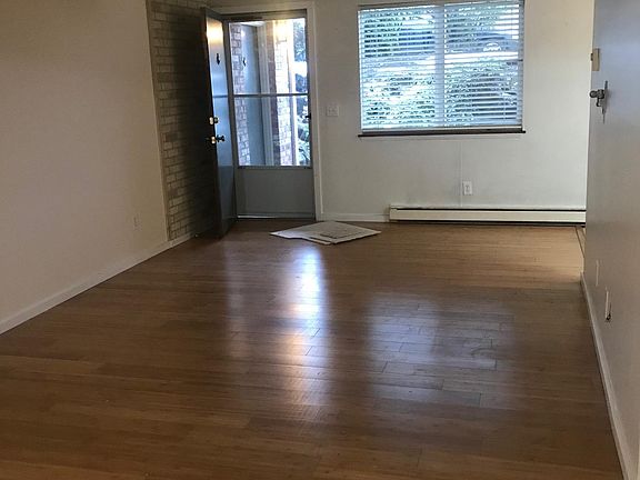 4th image of 4050 W Lake Sammamish Pkwy NE Unit 102