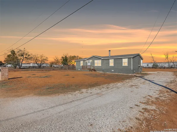 119 Porter Ave., Pearsall, TX 78061