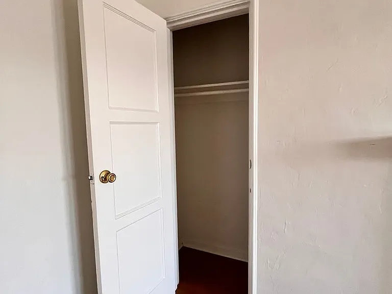 512 N Alexandria Ave — Photo 6