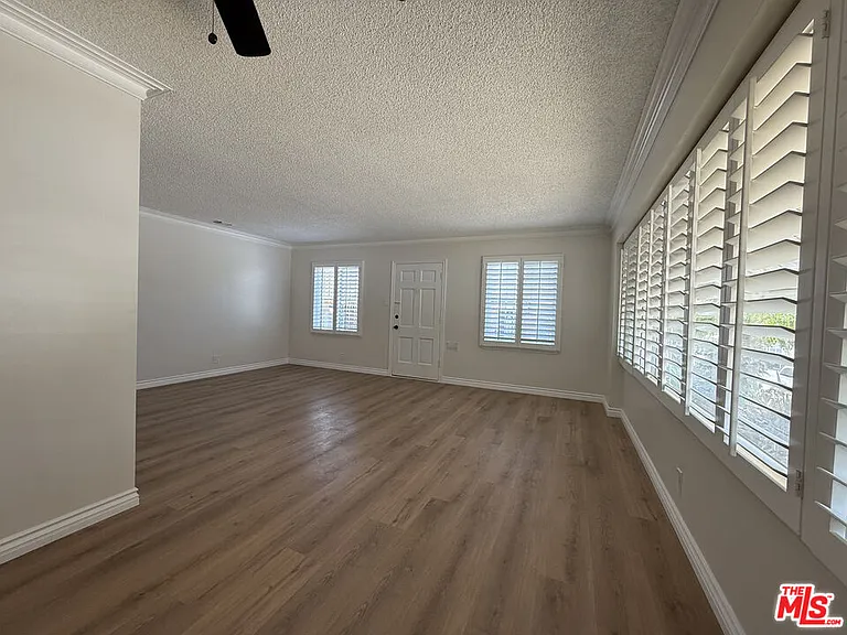 5908 S Fairfax Ave — Photo 5