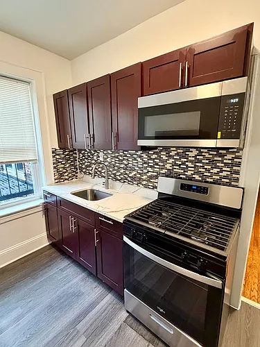5 Whitney Pl Photo 1