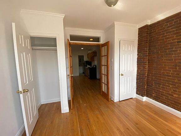 4th image of 158 Stanton St